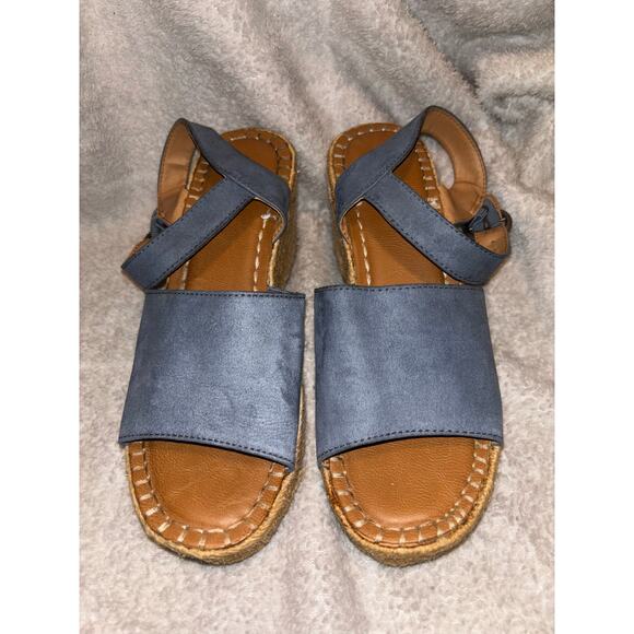 Blue Suede Universal Thread Wedges Size 8 - Picture 1 of 7
